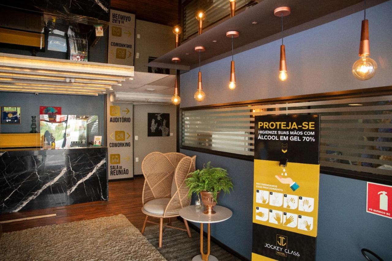 Jockey Class Hotel Терезина Экстерьер фото