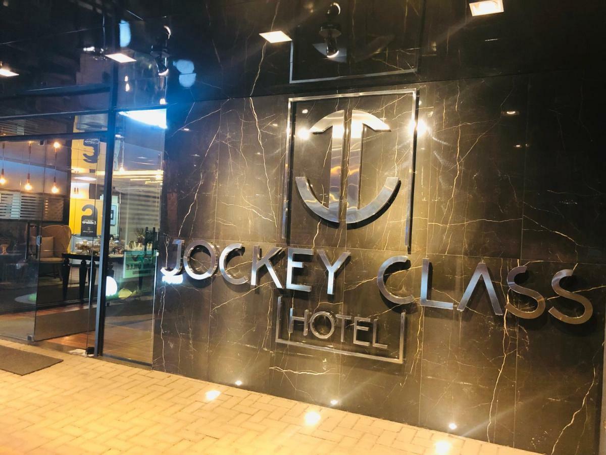 Jockey Class Hotel Терезина Экстерьер фото